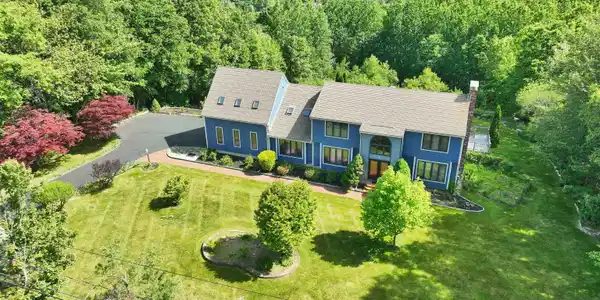 8 Longview Drive