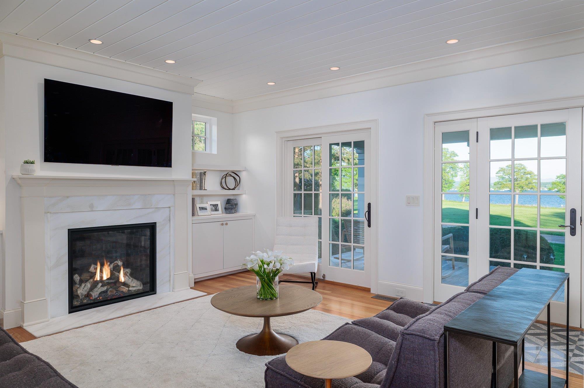 Image 3: Living Room