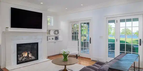 Image 3: Living Room