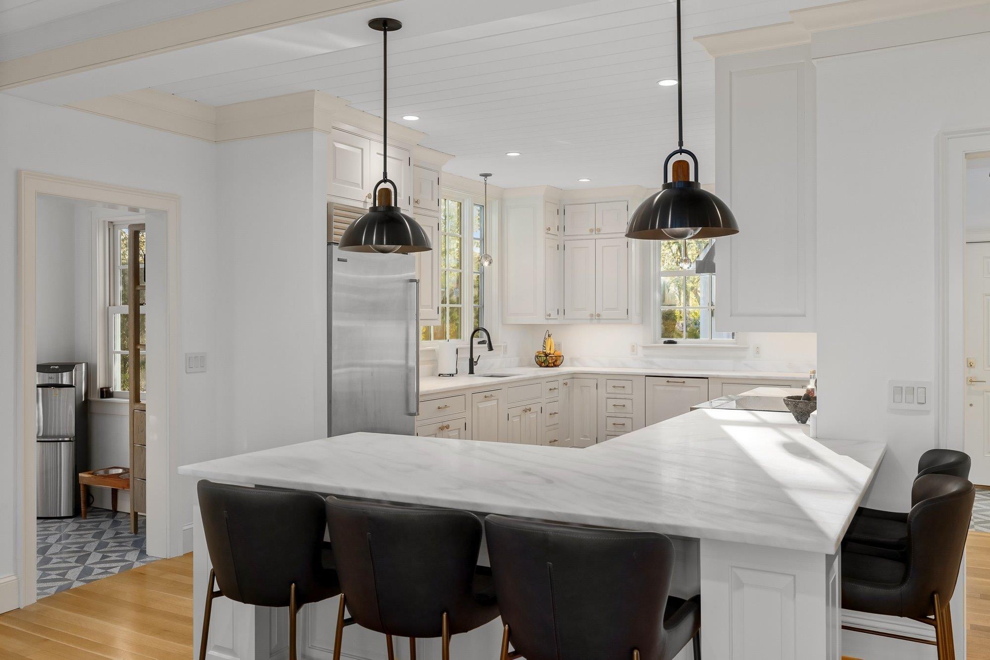 Image 4: Kitchen