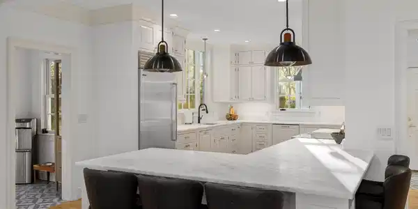 Image 4: Kitchen