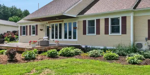 Image 3: Lovely Landscaping
