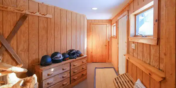 Image 2: Entry mudroom