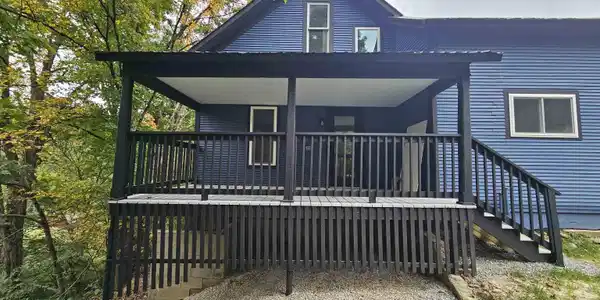 Image 2: Side Entrance to Mud/Laundry Room