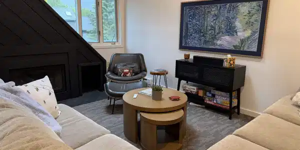 Image 3: Spacious living room Image 3: Spacious living room