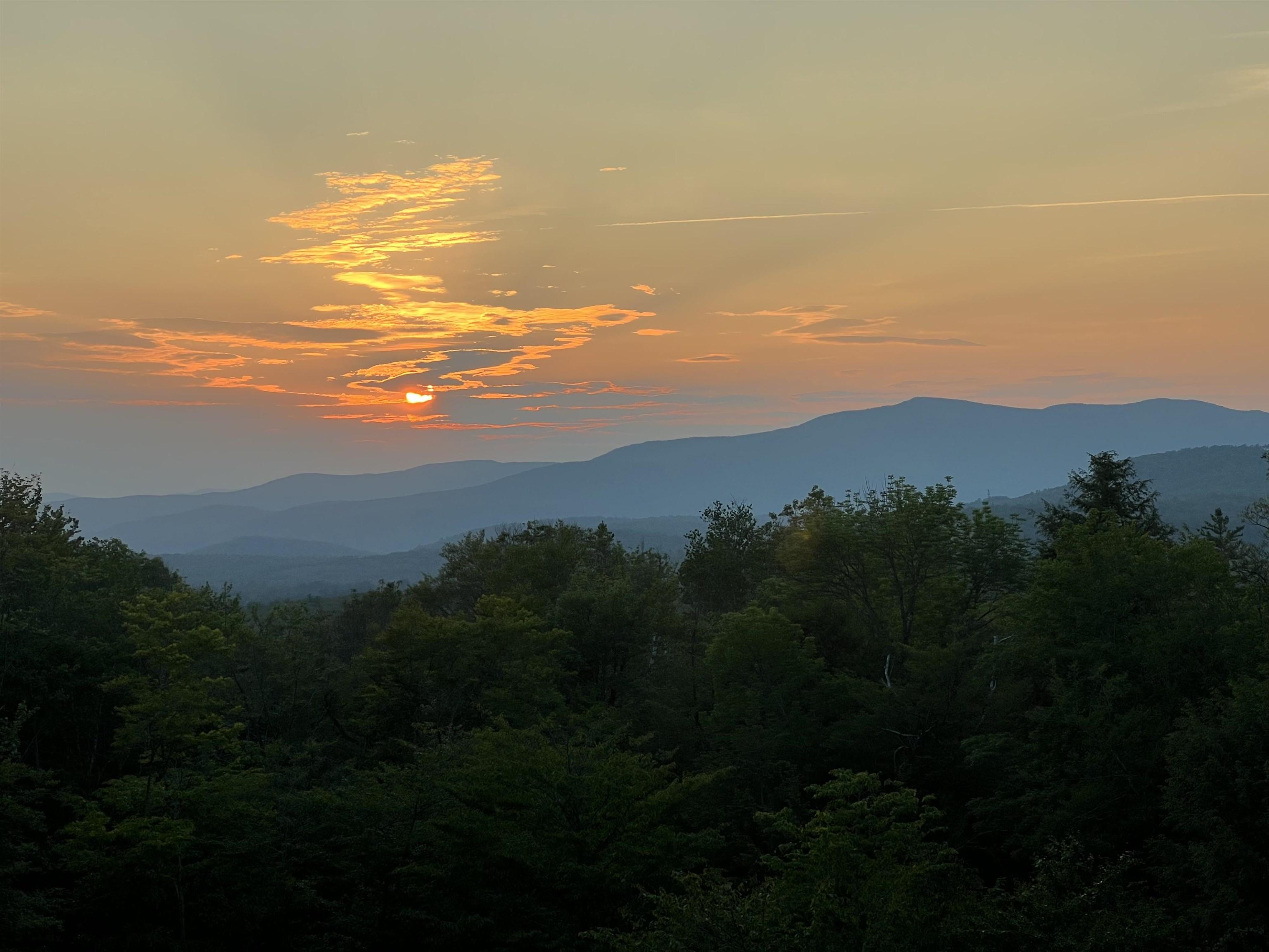 Image 3: Enjoy the sunsets from the top level of the house Image 3: Enjoy the sunsets from the top level of the house