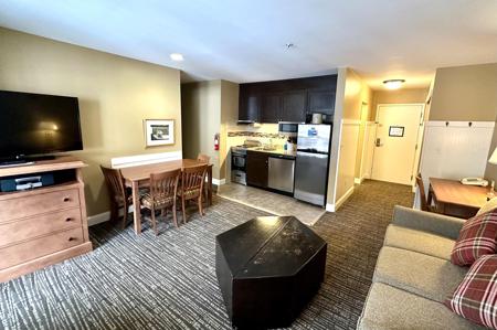 111, Qtr 3, 89 Grand Summit Way