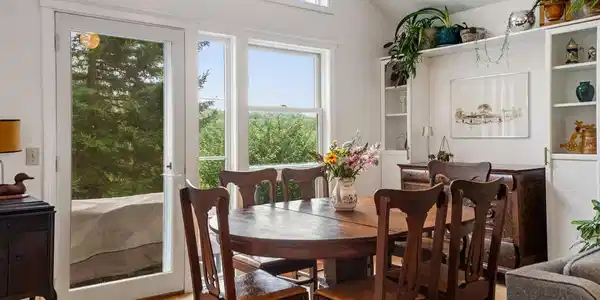 Image 4: Airy dining area with views