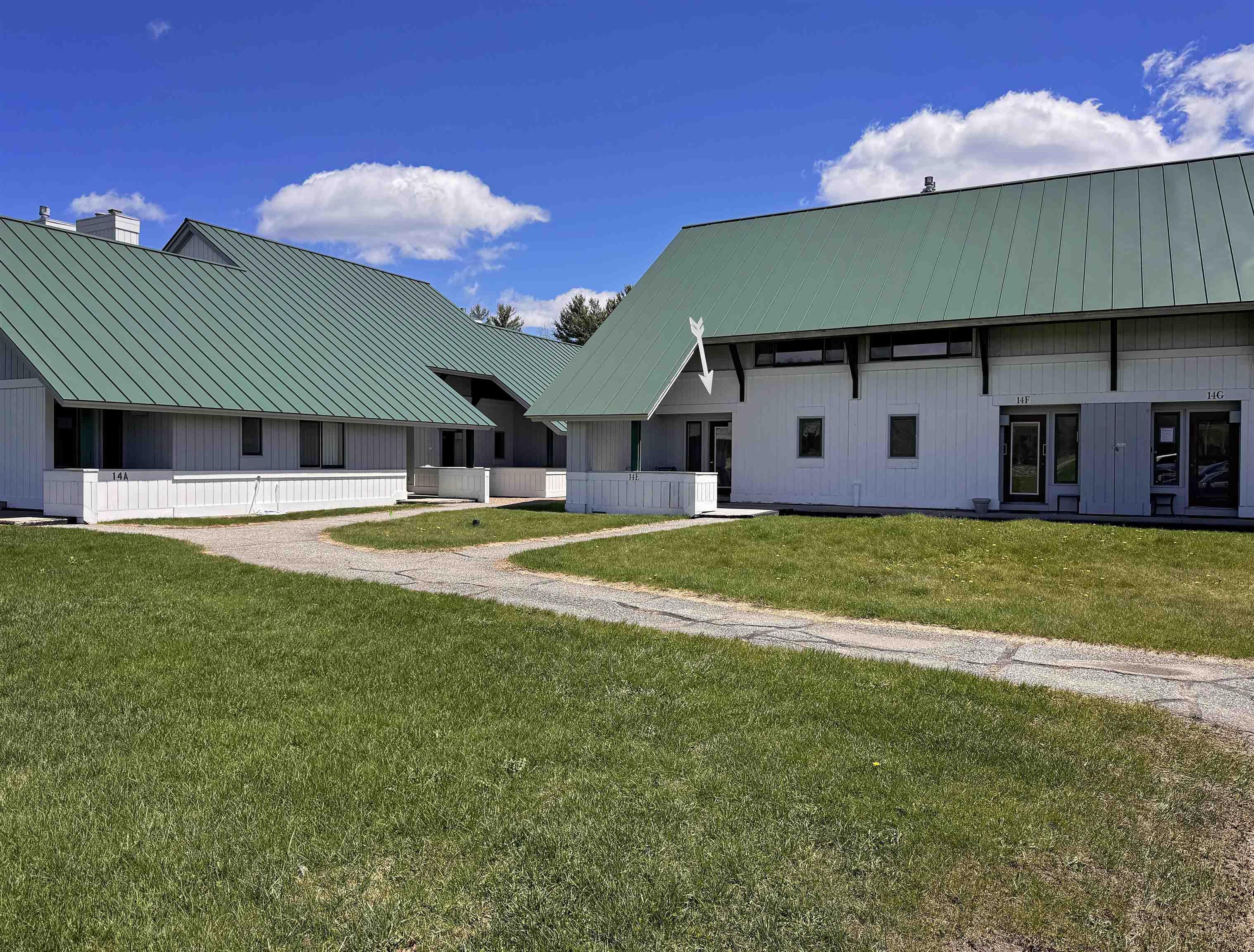 Image 4: Front of Building and Condo 14E Image 4: Front of Building and Condo 14E