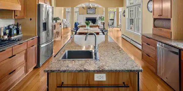 Image 2: Stunning Home