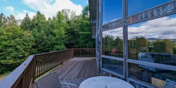 Image 3: Large deck