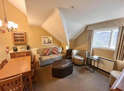 320/322, Qtr 4, 89 Grand Summit Way