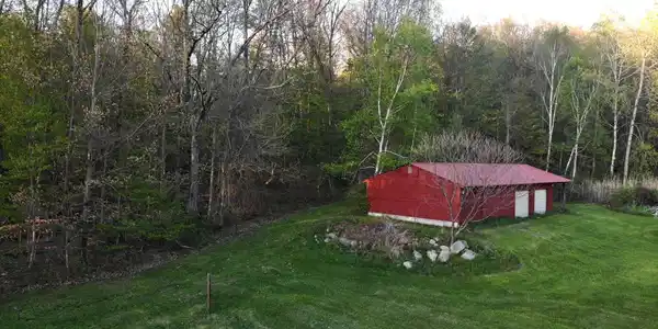 Image 2: Large barn/garage for all your needs