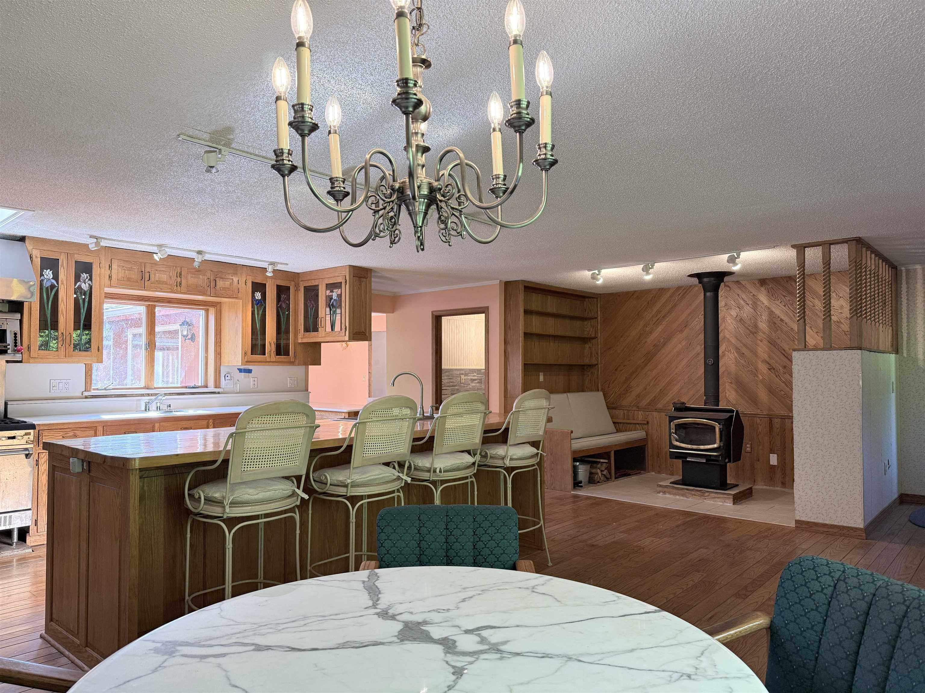 Image 3: Large country kitchen with breakfast area and woodstove Image 3: Large country kitchen with breakfast area and woodstove