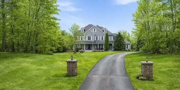 9 Louis Drive
