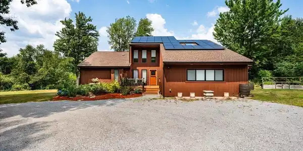 98 Woodview Heights