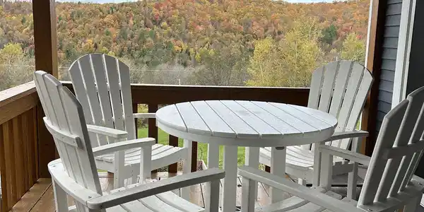 Image 4: Deck outside the mudroom