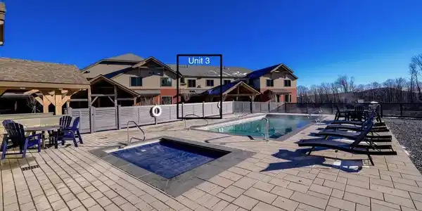 Image 2: Great location near the pool and fitness center