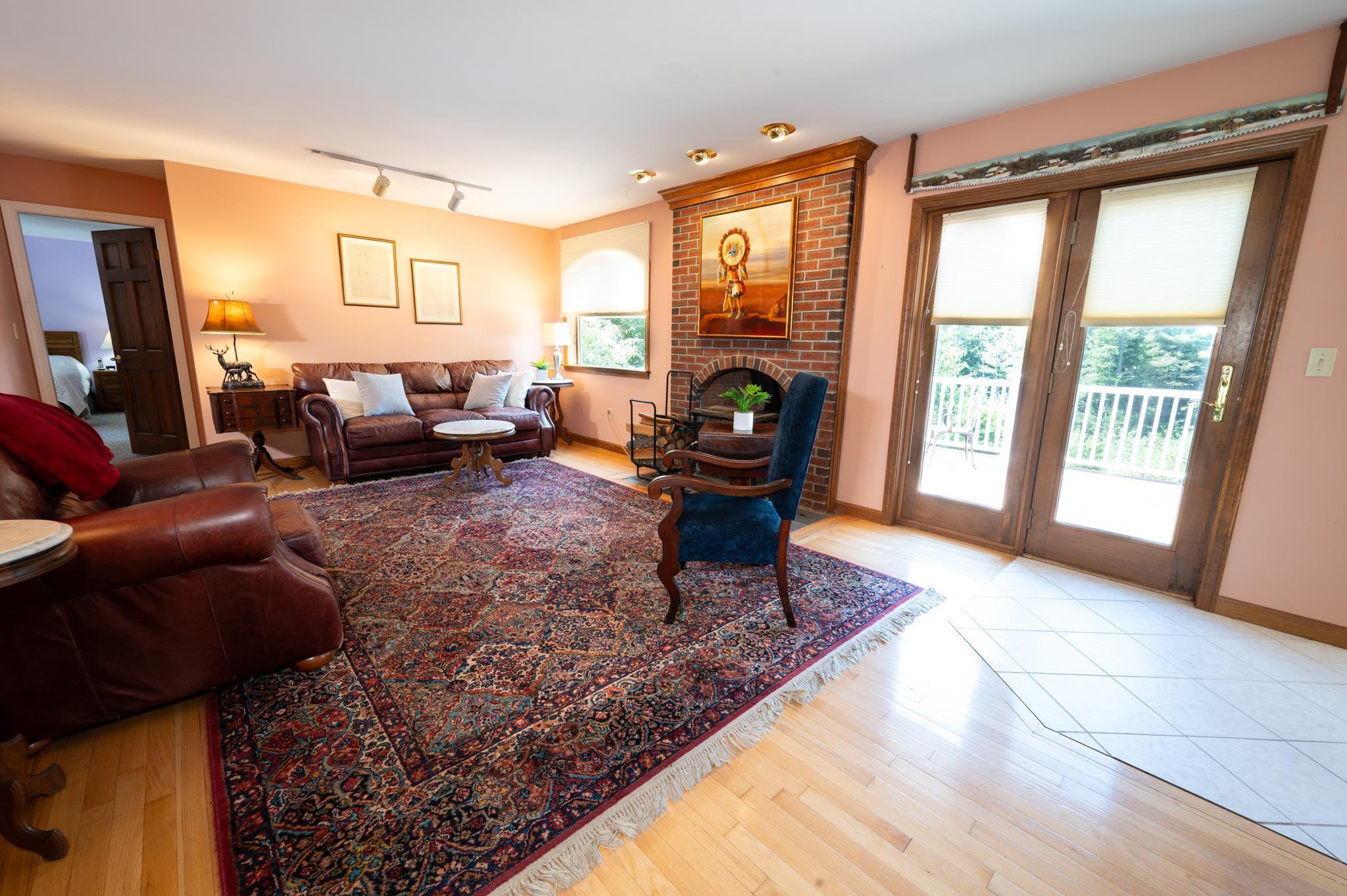 Image 4: Living Room Image 4: Living Room