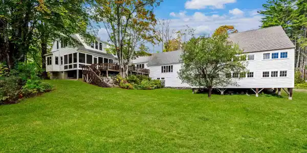 736 Pleasant Street
