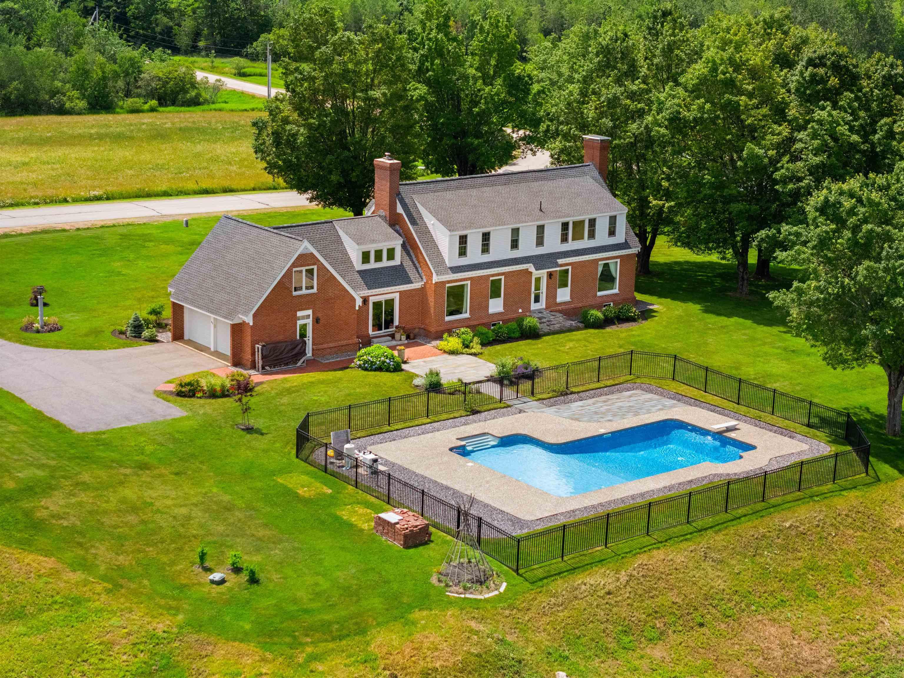 Image 3: Rear overview