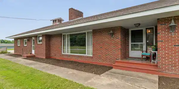 Image 3: Concrete driveway and walkways