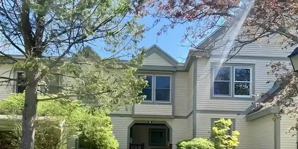 3 C Newfane Circle