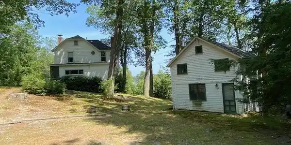 Image 2: Older cottage with VIEWS