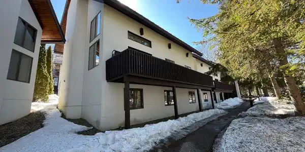 10 Middle Ridge Road