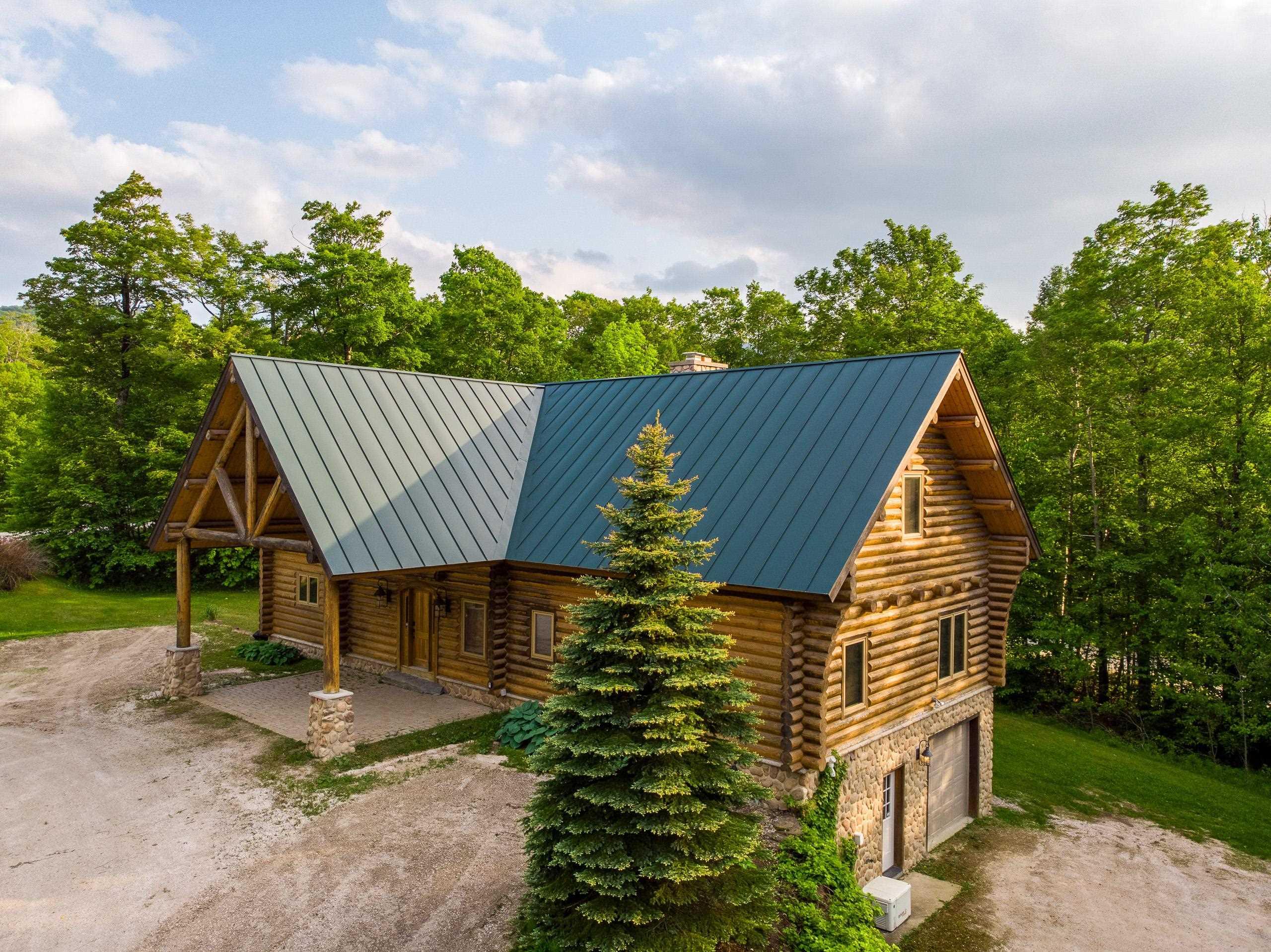 Image 1: Custom built Log Home Image 1: Custom built Log Home