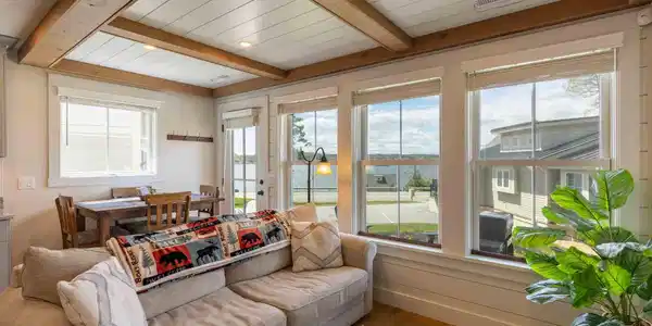 Image 3: Living Room