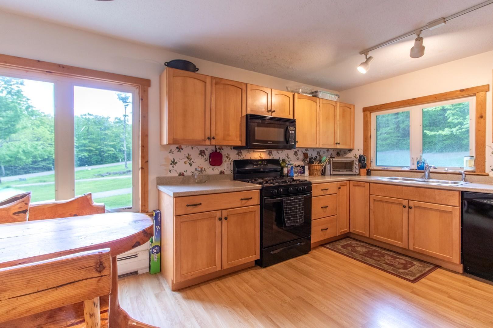 Image 3: Main floor kitchen Image 3: Main floor kitchen