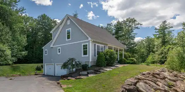 16 Amalia Way