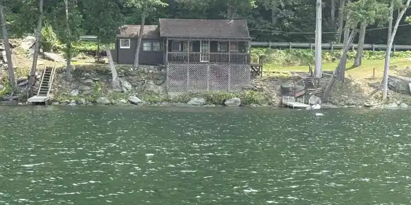 Image 3: SPARKLING WATER VIEWS