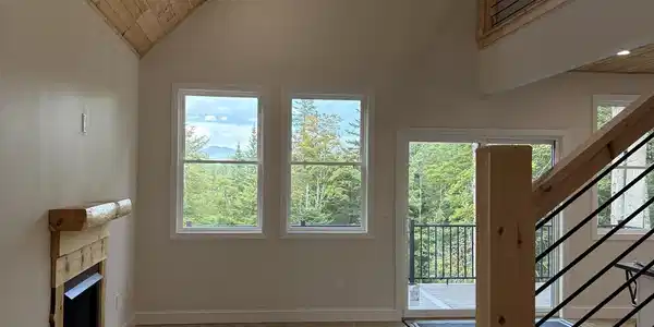 Image 4: Living Room