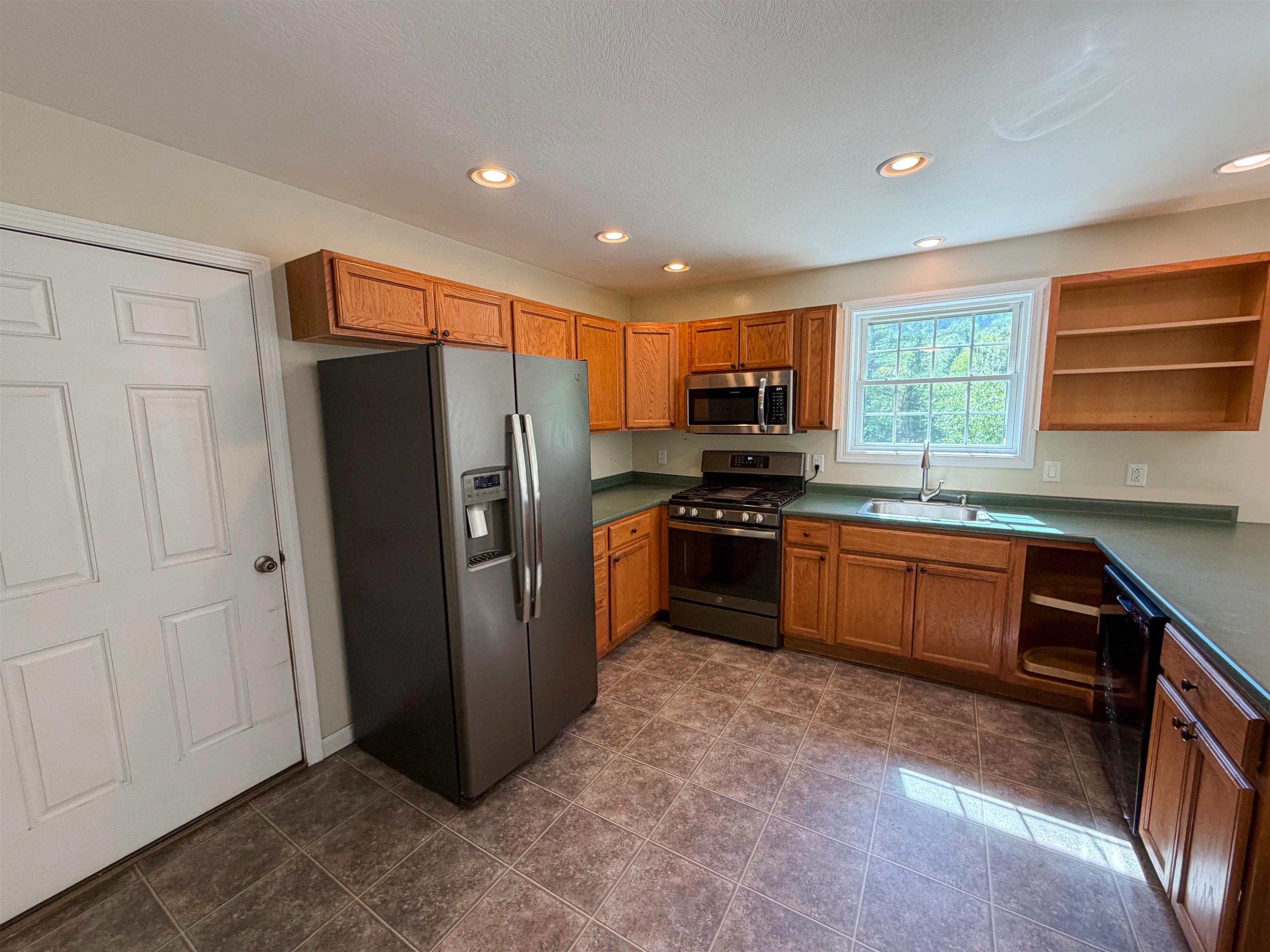 Image 3: Kitchen Image 3: Kitchen