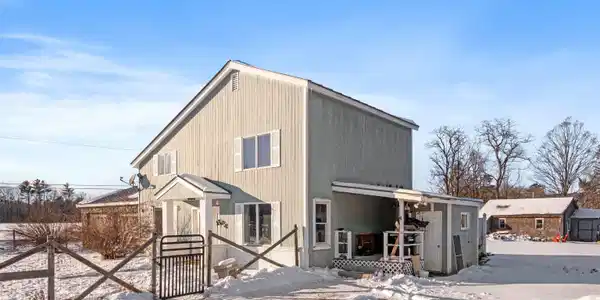 31 Flaghole Road