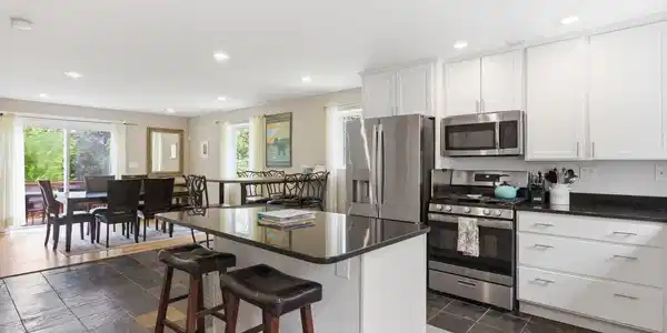 111 Holland Trail