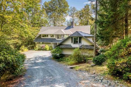 16 Summit Drive