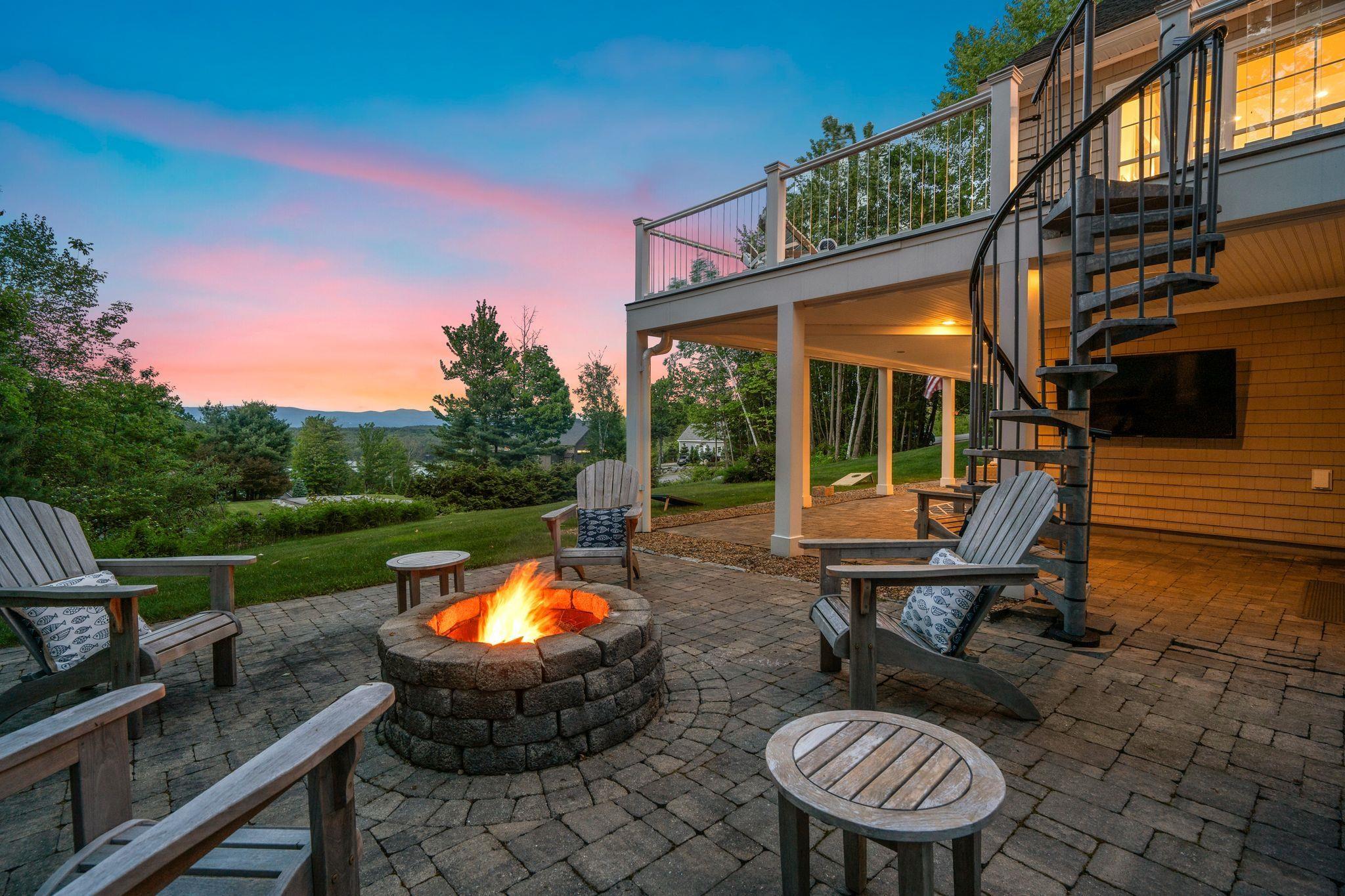 Image 2: The perfect place to come home after a day of boating and relax, S'mores