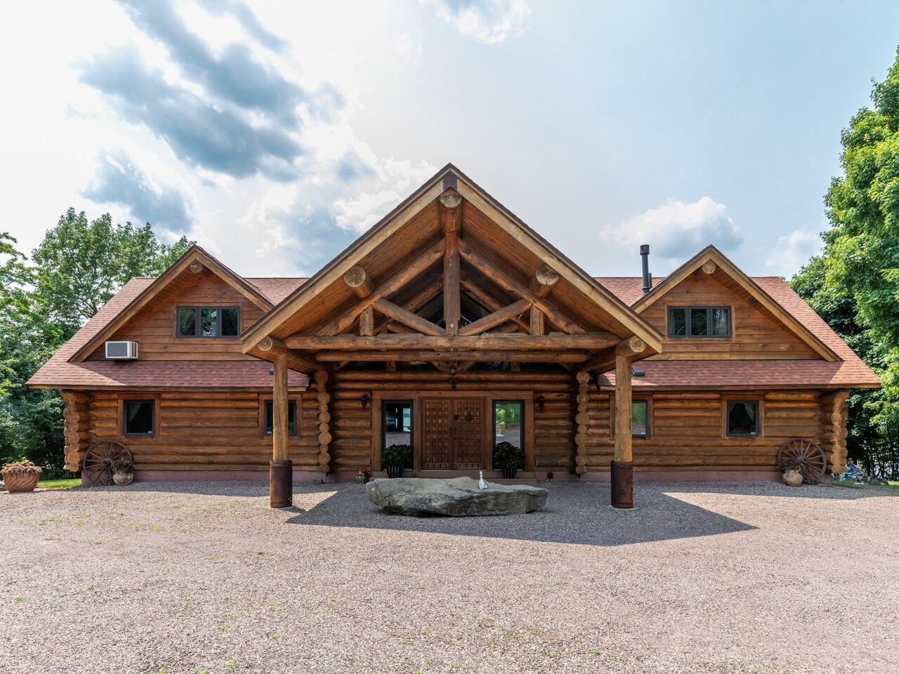 Image 3: Welcome to Crystal Cove Ranch!