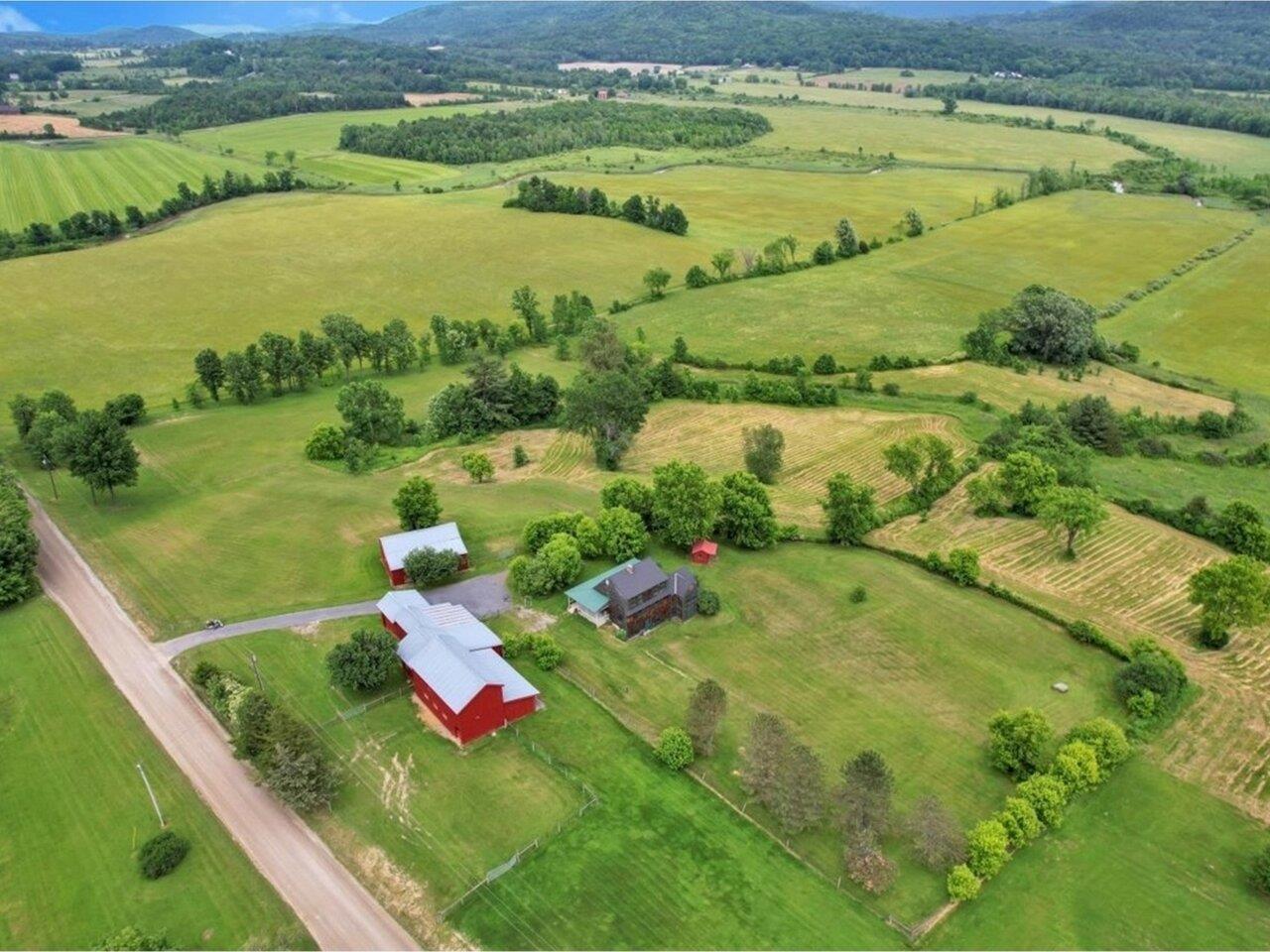 Image 0: 116-Acre Farm with Horse Barns