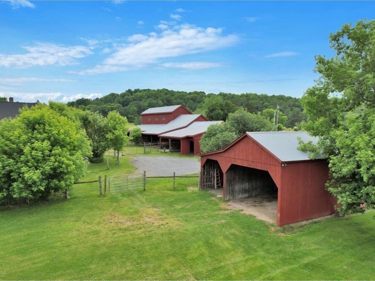 Image 3: Plus Additional Barn