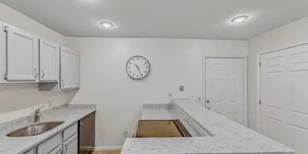 Image 3: Kitchen