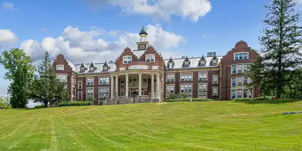 15 Mount St. Mary's Way