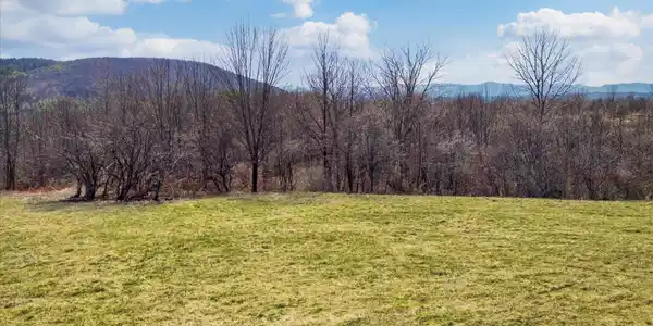 Image 4: Mountain views all around!