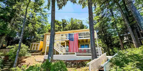 17 Lakewood Manor Place