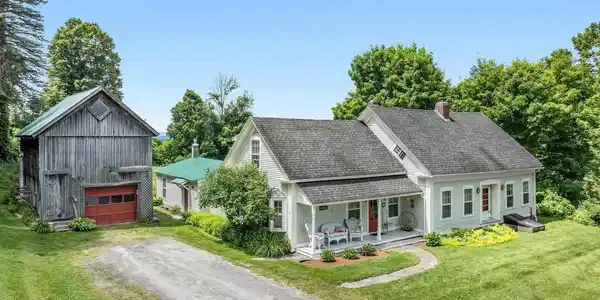 Image 2: 1840 Cape and Studio Barn