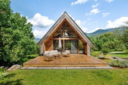 2864 Stowe Hollow Road