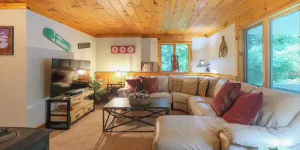 Image 2: Living room
